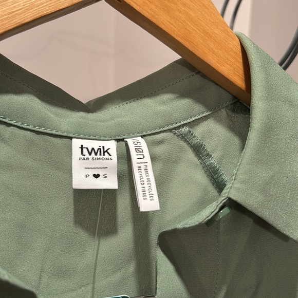 NWT light blouse - Picture 3 of 5